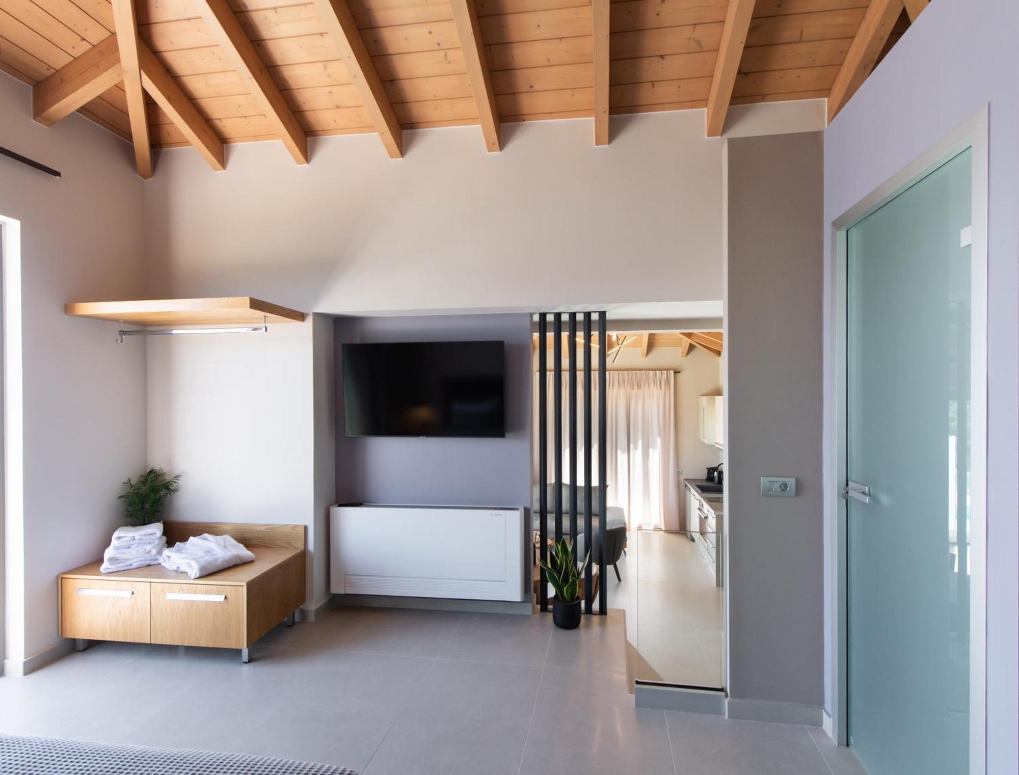 Highview Luxury Suites Katouna Exterior photo